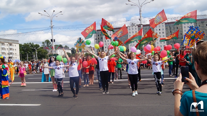 Праздничное шествие ко Дню Молодежи