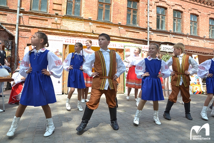 На улице Толстова - танцы