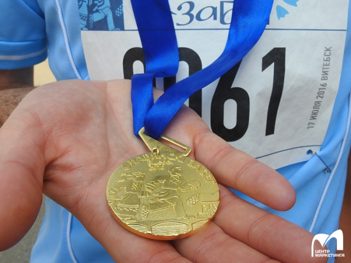 Медали лучшим участникам забега