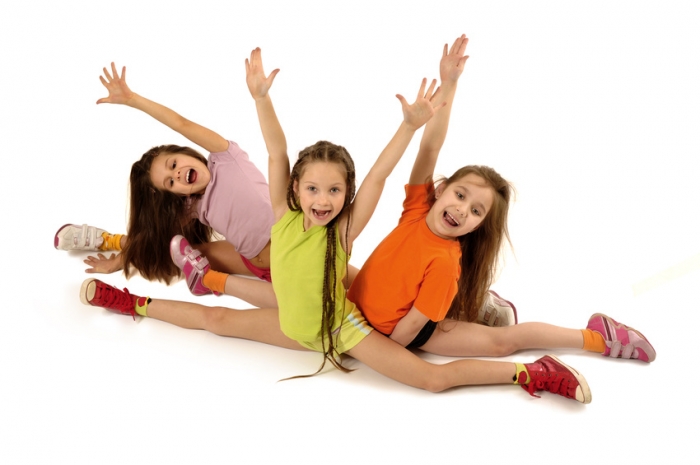 3 girls in splits