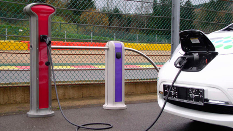 2013202073-emobil191114-15a7