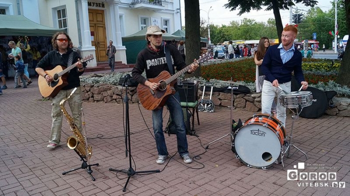 Музыканты на улице Суворова