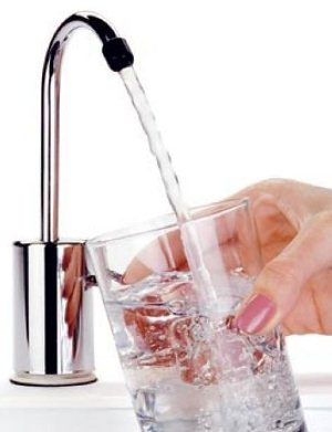 Как удалить хлор из домашней водопроводной воды ?