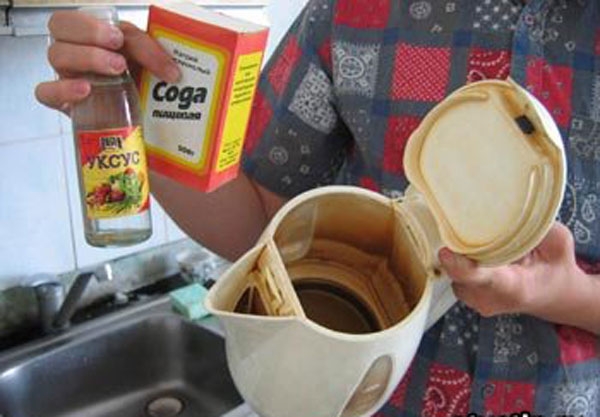 как очистить чайник от накипи уксусом и содой