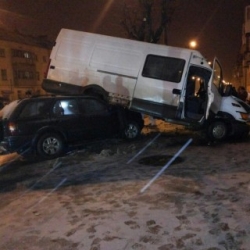 fotofakt v vitebske mikroavtobus posle dtp zaskochil na opel 2_thumb_medium_250