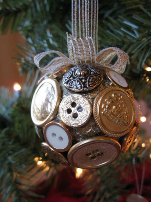 1_7_christmas-ornaments-590x786
