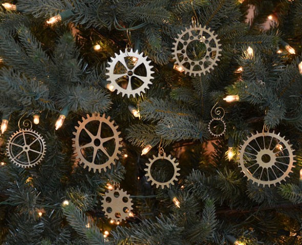 1_13_christmas-ornaments-590x479