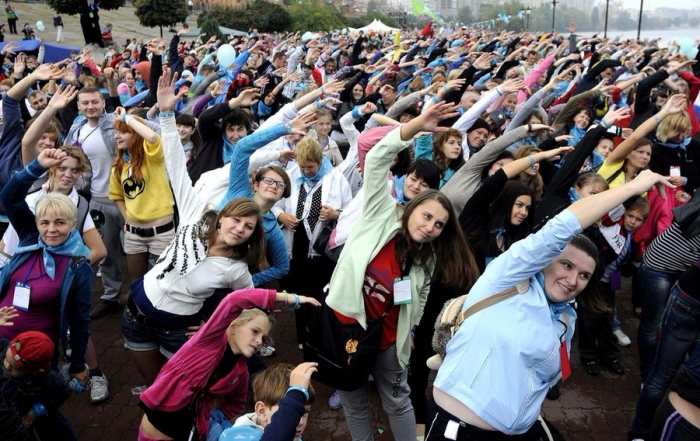 92181608_large_utrennyaya_zaryadka_na_Obolonskoy_naberezhnoy_Kiev