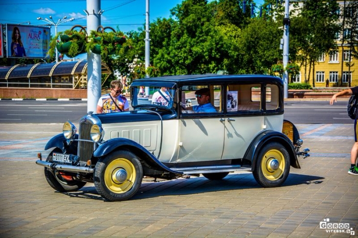 ретро-автомобиль