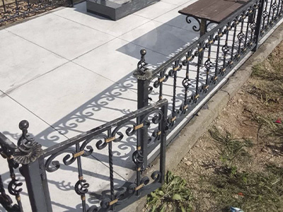 Покраска ограды
