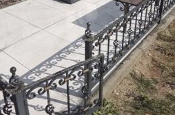 Покраска ограды
