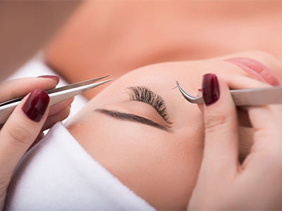 Мастер по наращиванию ресниц 