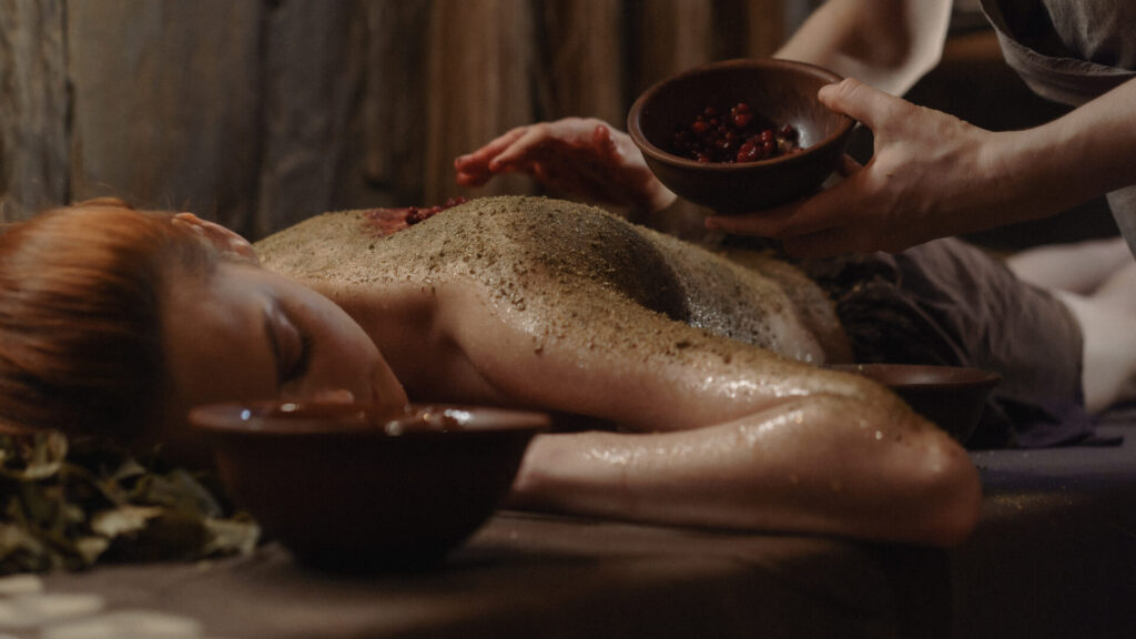 АНТИЦЕЛЛЮЛЮТНОЕ СКРАБИРОВАНИЕ СОЛЯМИ С ПАРЕНИЕМ