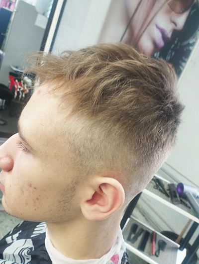 Стрижка волос