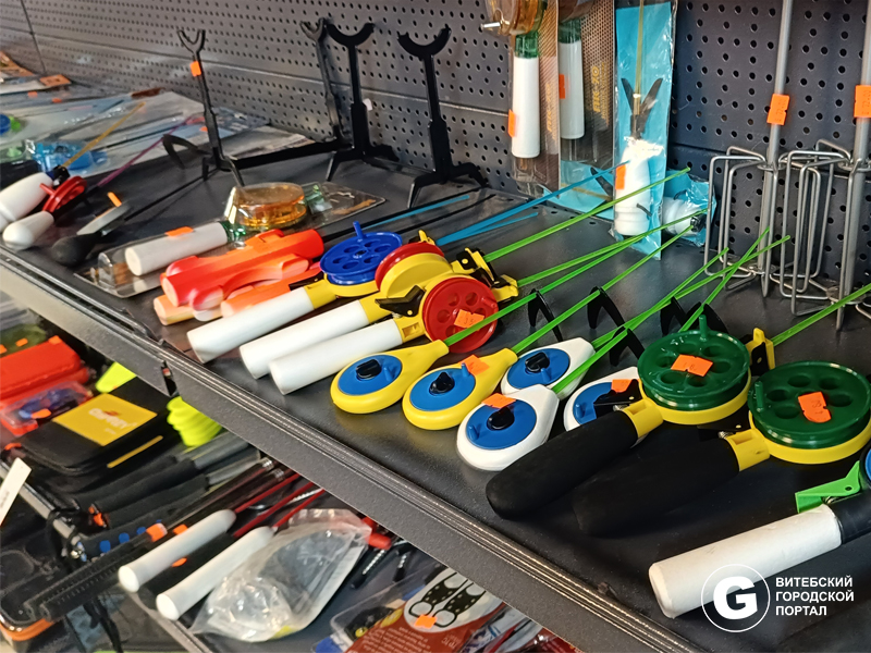 Крючки, грузила, поплавки, карабины.