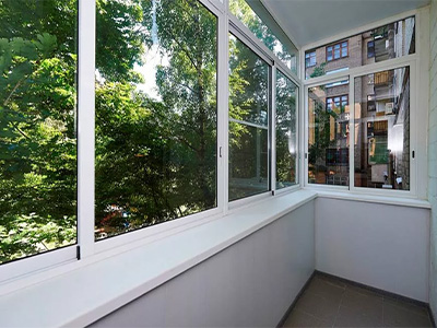 Остекление балконов. Раздвижные оконные системы Слайдорс