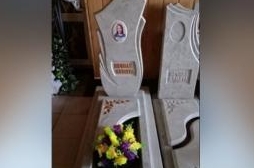 Памятники из высокопрочного бетона с добавлением гранитной и мраморной крошки