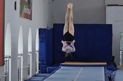 Прыжки на акробатической дорожке