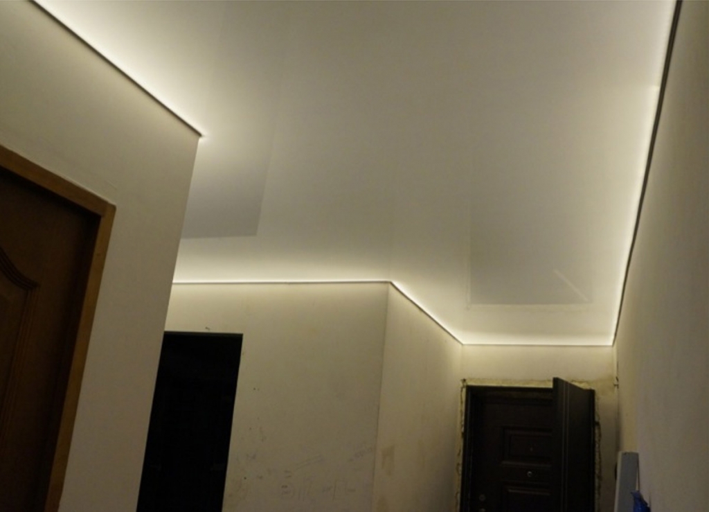 Натяжные потолки с внутренней подсветкой направленного типа (м.пог.)