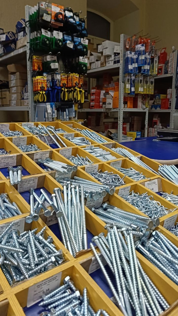 Дюбели и дюбель-гвозди