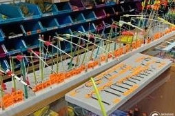 Крючки, грузила, поплавки, карабины.