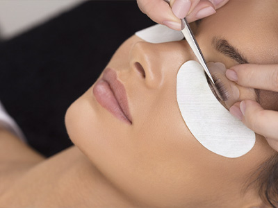 Мастер по наращиванию ресниц 