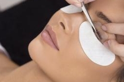 Мастер по наращиванию ресниц 