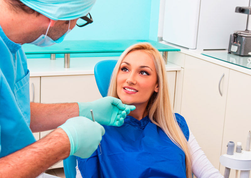 Осмотр и консультация стоматолога-терапевта