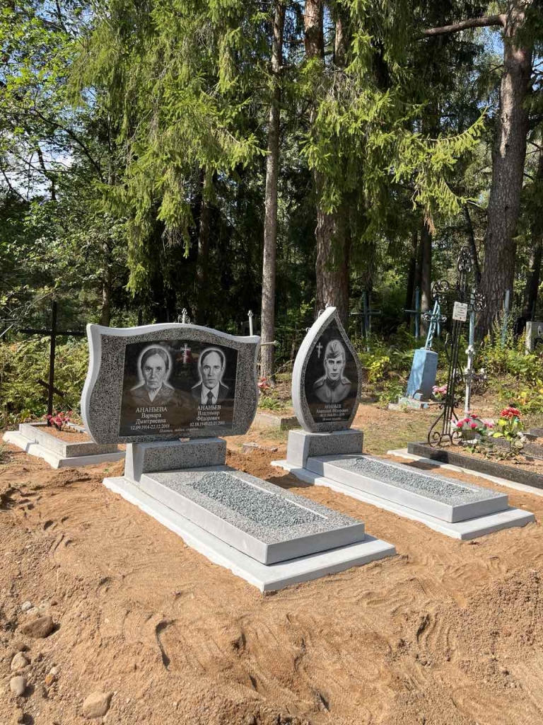 Памятники гранитная крошка