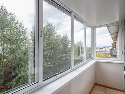 Остекление балконов. Раздвижные алюминиевые конструкции