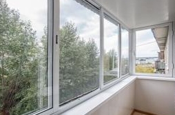 Остекление балконов. Раздвижные алюминиевые конструкции