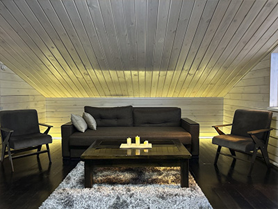 Уютный домик на крыше с террасой