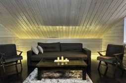 Уютный домик на крыше с террасой