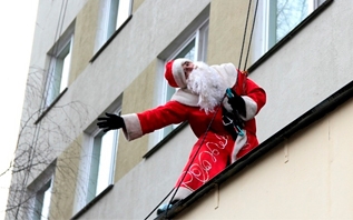 Дед Мороз стучит в окно: МЧС оригинально поздравит пациентов Витебского областного детского центра