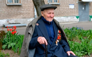 Витебские десантники поздравили 100-летнего ветерана с Днём Победы