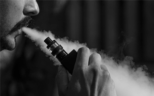 Чем опасны электронные сигареты без никотина? Отвечает психиатр-нарколог
