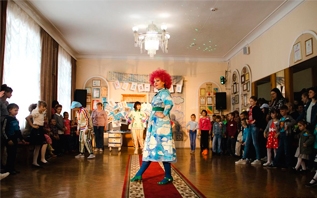 ФОТОФАКТ: В Витебске в театре «Лялька» прошло благотворительное мероприятие к Международному дню защиты детей
