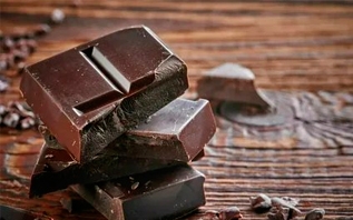 Чем полезен горький шоколад и почему его стоит носить с собой