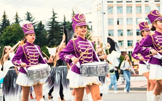 Красочное шоу V Международного фестиваля-конкурса барабанщиц и мажореток прошло в Витебске