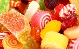 Госстандарт запретил продавать в Беларуси опасные продукты питания и сладости из России