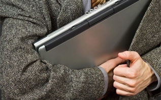 В Витебске администратор в пункте выдачи товаров оформлял дорогие ноутбуки на выдуманных клиентов