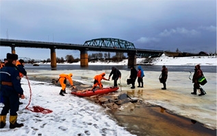 В Полоцке во время учений работники МЧС оказали реальную помощь 22 рыбакам