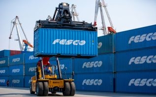 Транспортная группа FESCO организовала новый интермодальный контейнерный маршрут из Беларуси в Индию, Вьетнам и Китай — через Санкт-Петербург.