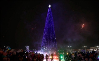 На площади Победы в Витебске прошла общегородская акция «Зажжем елку вместе!»