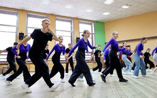 Паппинг, изоляция, грув: мастер-класс хореографа Игоря Распорского прошел в Витебске