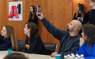 Как защитить детей и подростков от онлайн-угроз, сохранив доверие: завершился самый теплый сезон Клуба ответственных инфлюенсеров «Ты в сети»