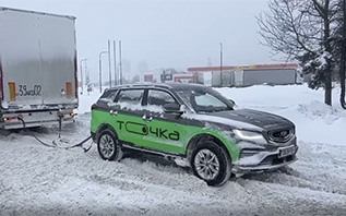 Белорусский «богатырь»: Belgee вытянул из снега груженую фуру