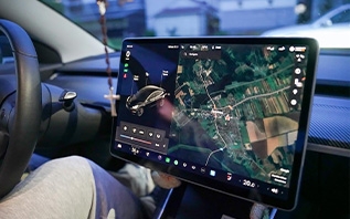 Мода на большие сенсорные экраны в автомобилях скоро пройдет. Они отвлекают водителей