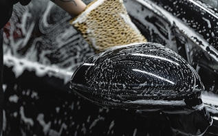 Автоматическая, ручная или самообслуживание: эксперт рассказал, какая мойка для машины лучше